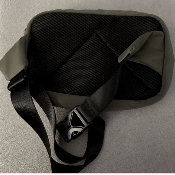 👜 Stunning Obie Cross Body Everyday Bag - Hunter Green - Brand New with Tags 👜 - Picture 5 of 16